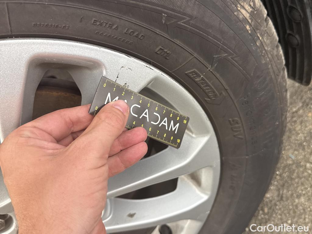 Ford  Kuga FORD  / 2019 / 5P / SUV 2.5 190 hybrid Flexifuel Pshift Titanium #24