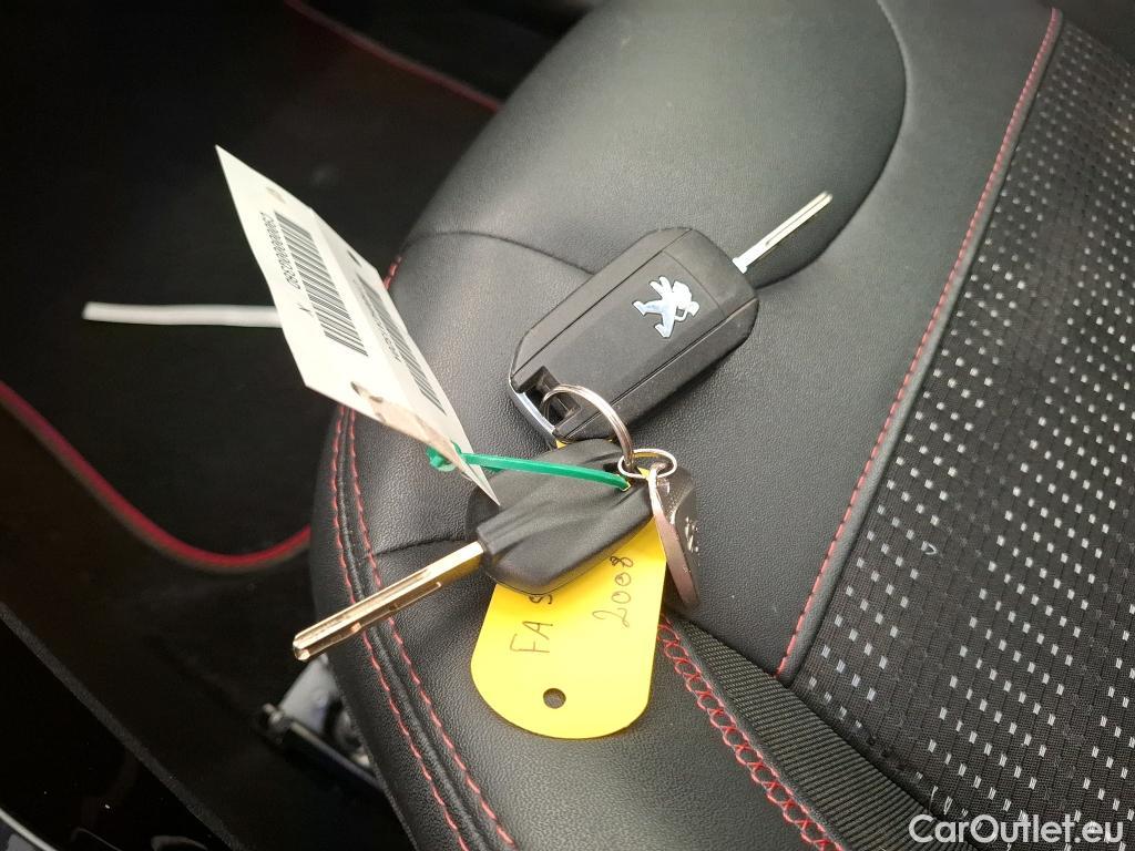 Peugeot  2008  GT Line 1.2 PureTech 110CV BVA6 E6 #12