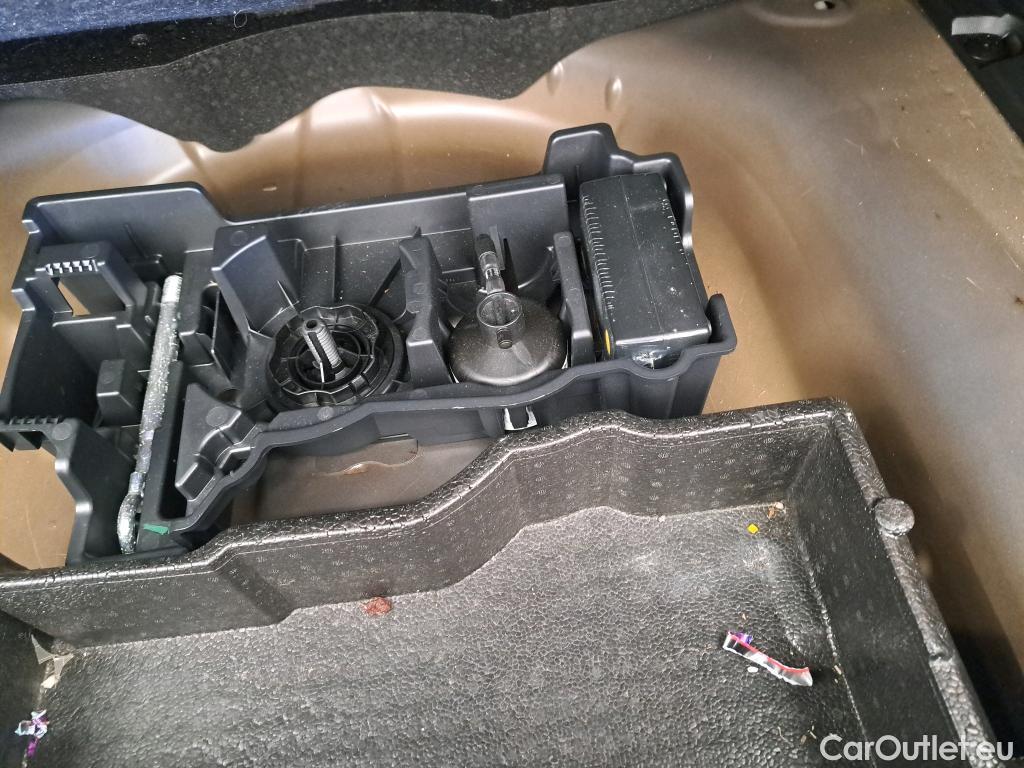 Peugeot  2008  Allure Business 1.2 PureTech 100CV BVM6 E6d #11