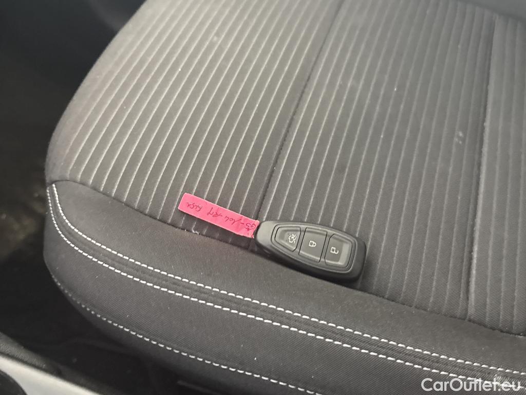 Ford  Kuga FORD  / 2019 / 5P / SUV 2.5 190 hybrid Flexifuel Pshift Titanium #14