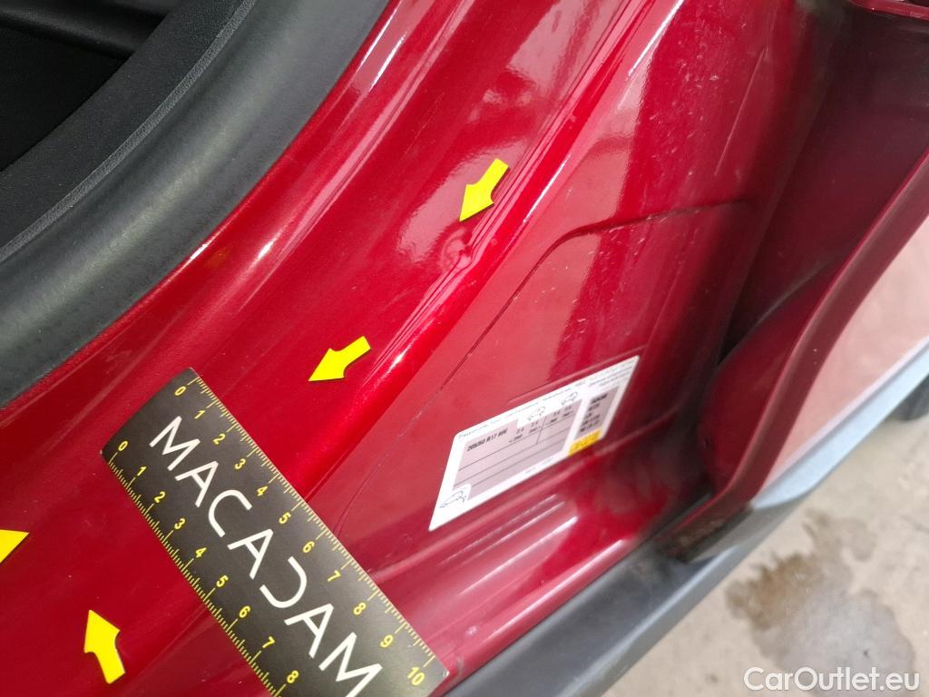 Peugeot  2008  GT Line 1.2 PureTech 110CV BVA6 E6 #38