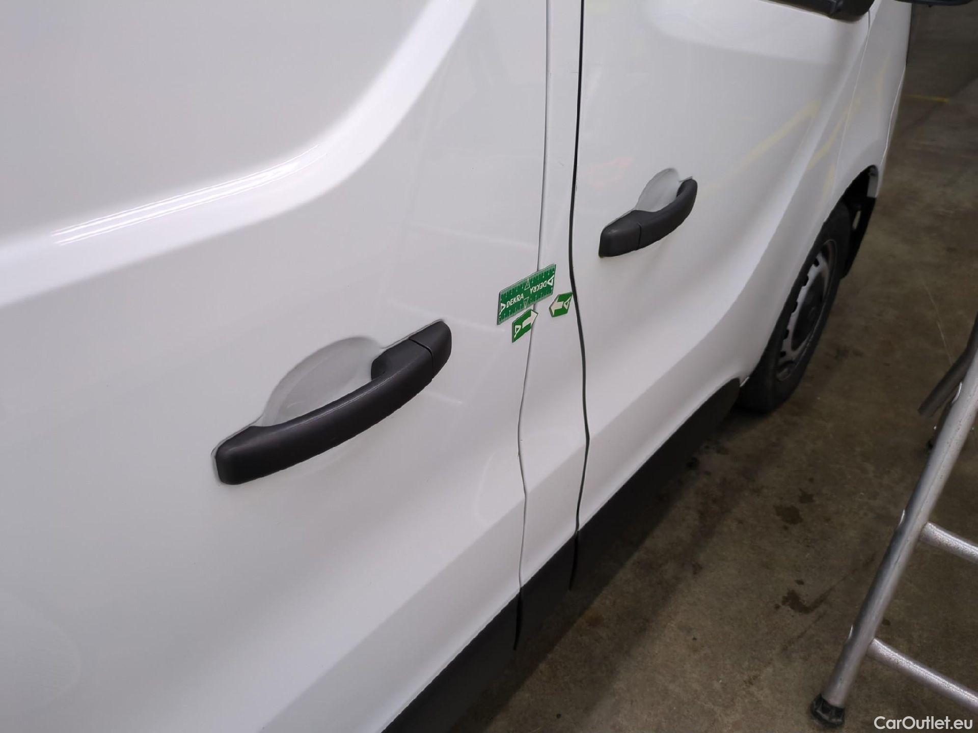 Renault  Trafic  Fourgon L2H1 3T Grand Confort 2.0 dCi 130CV BVM6 E6d #38