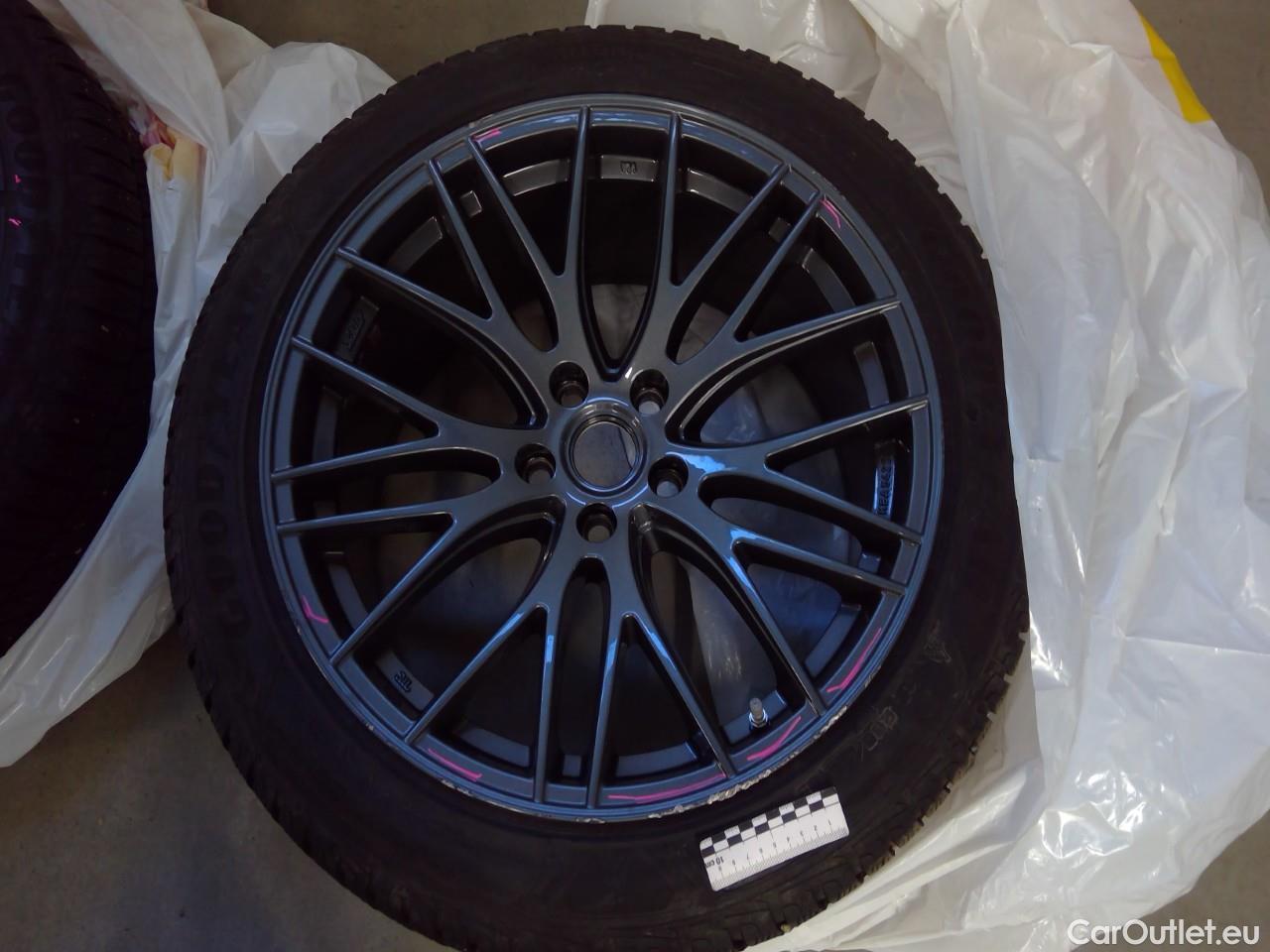 Tesla  Model Y  75kWh Long-Range AWD #11