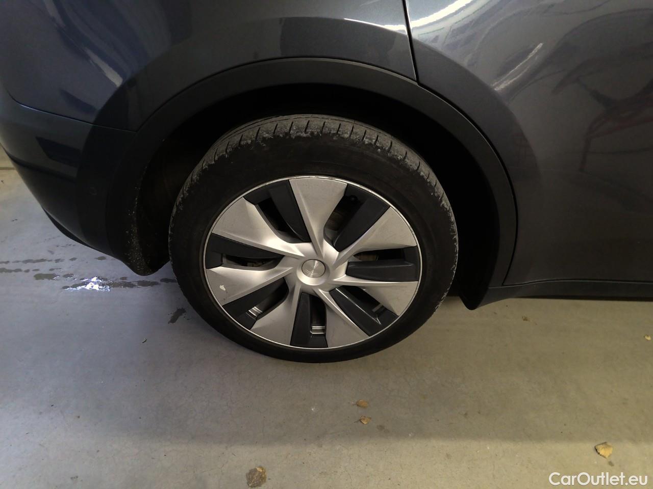 Tesla  Model Y  75kWh Long-Range AWD #14