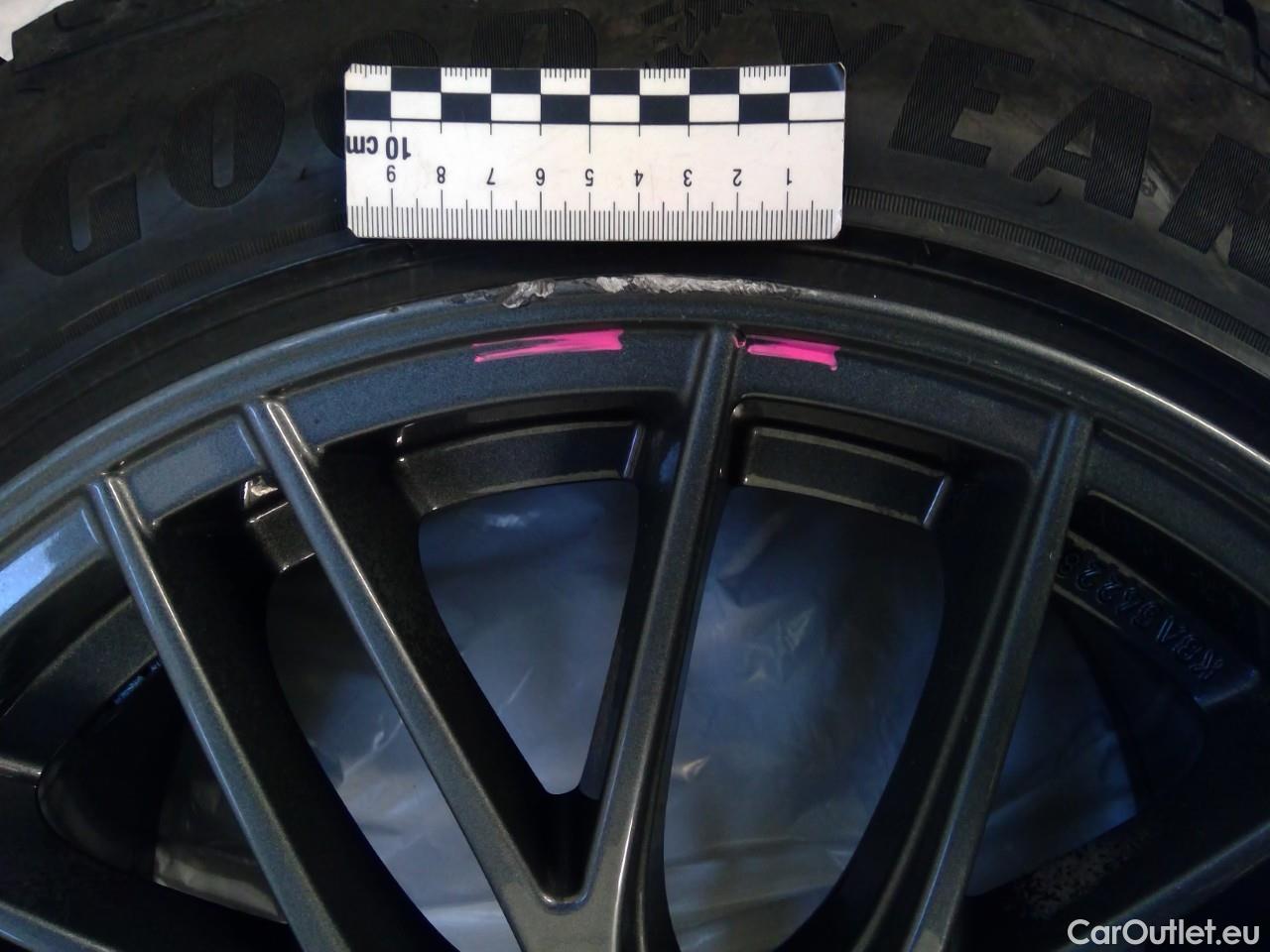 Tesla  Model Y  75kWh Long-Range AWD #7