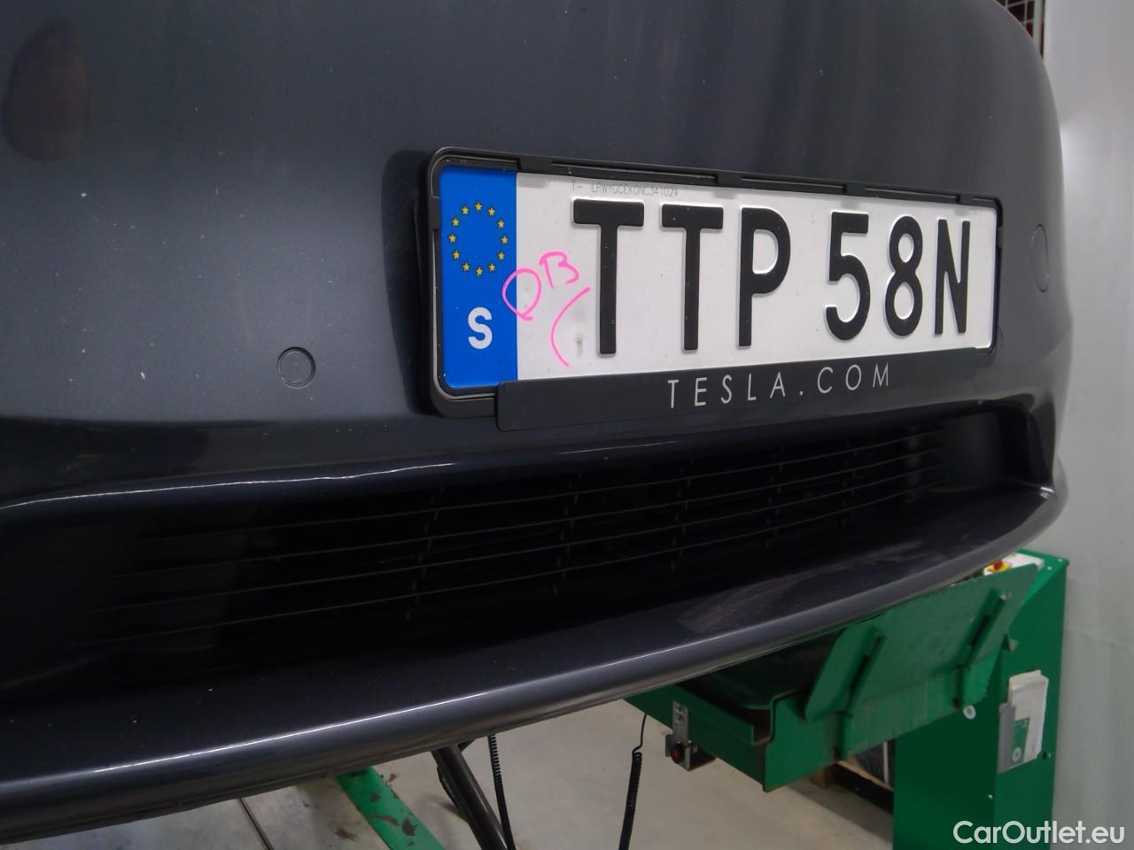 Tesla  Model Y  75kWh Long-Range AWD #19