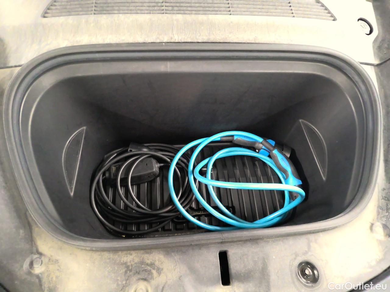 Tesla  Model Y  75kWh Long-Range AWD #10