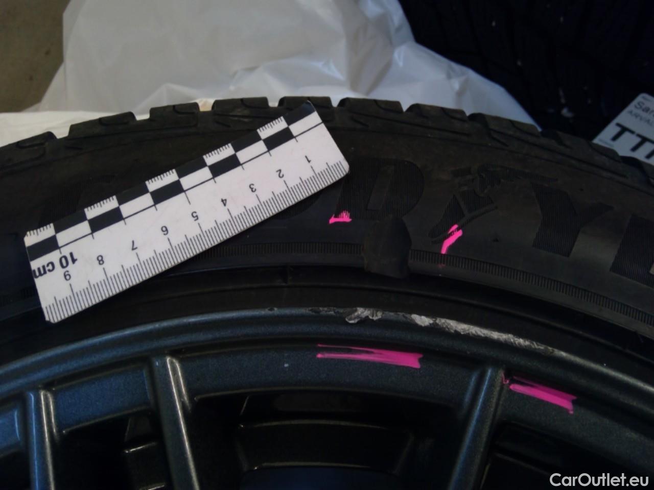 Tesla  Model Y  75kWh Long-Range AWD #10