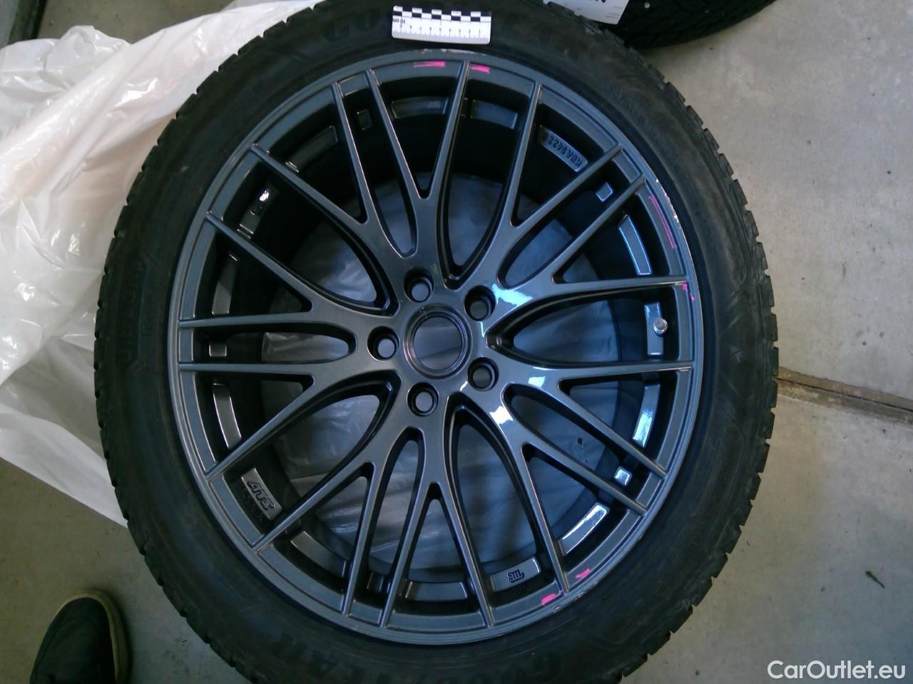 Tesla  Model Y  75kWh Long-Range AWD #8