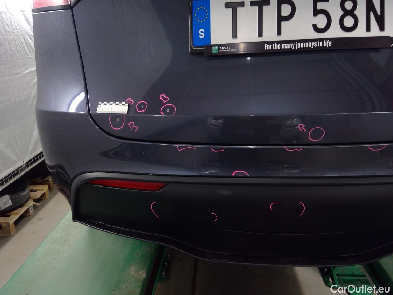 Tesla  Model Y  75kWh Long-Range AWD #37