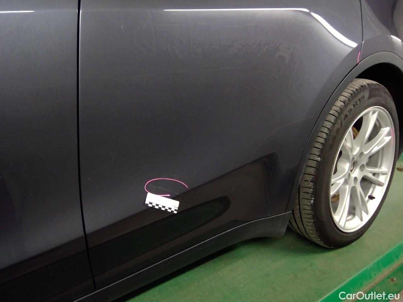 Tesla  Model Y  75kWh Long-Range AWD #28