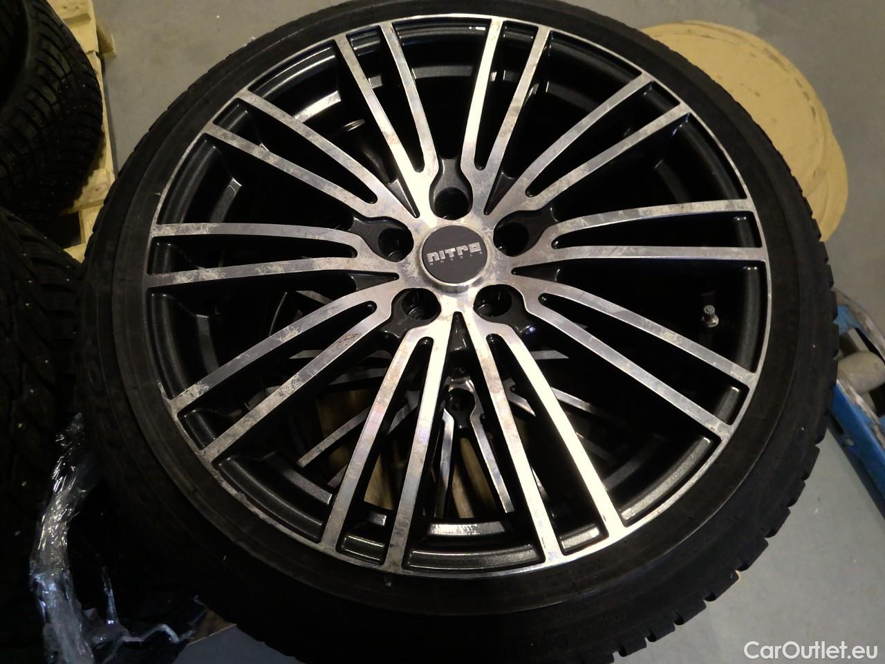 Tesla  Model Y  75kWh Long-Range AWD #10