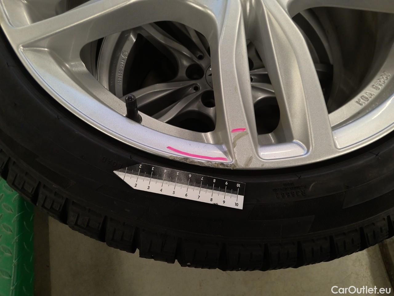 Volvo  V60  T6 AWD Inscript.Rechar.Aut #3