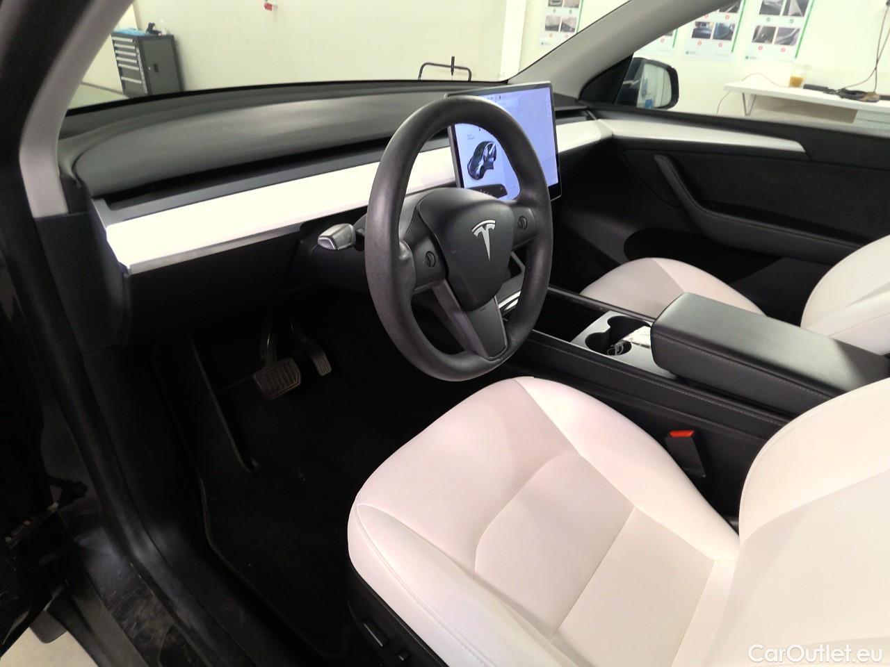 Tesla  Model Y  75kWh Long-Range AWD #7