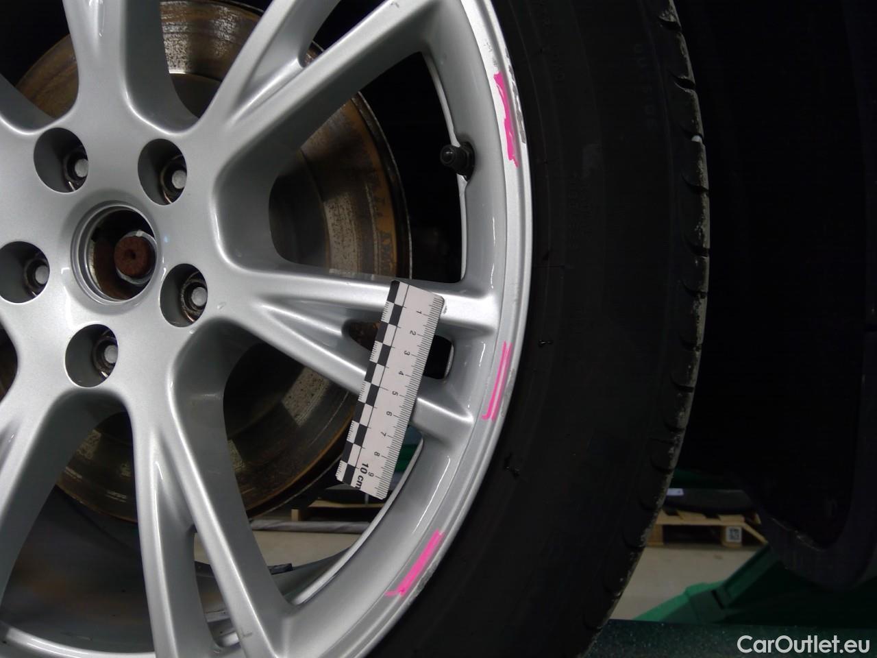 Tesla  Model Y  75kWh Long-Range AWD #41