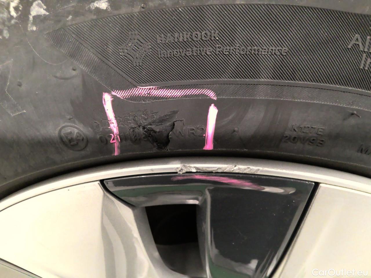 Tesla  Model Y  75kWh Long-Range AWD #23