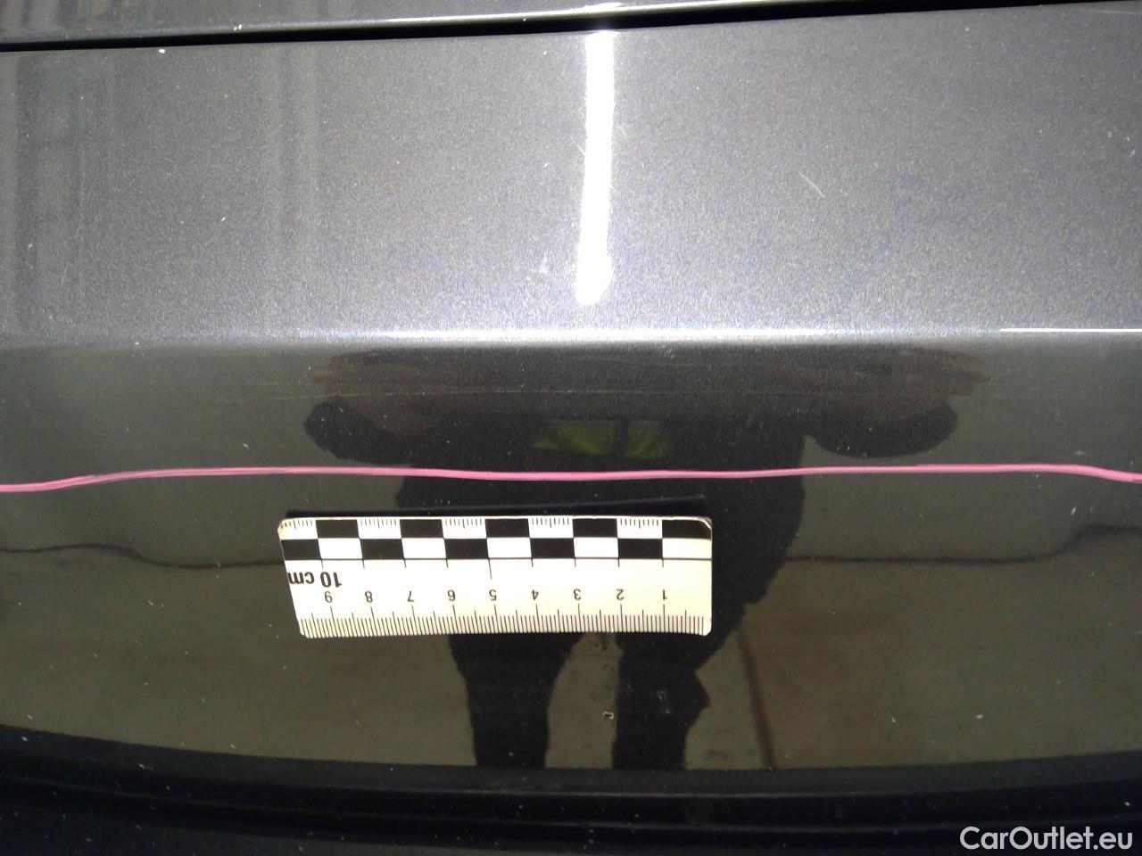 Tesla  Model Y  75kWh Long-Range AWD #18