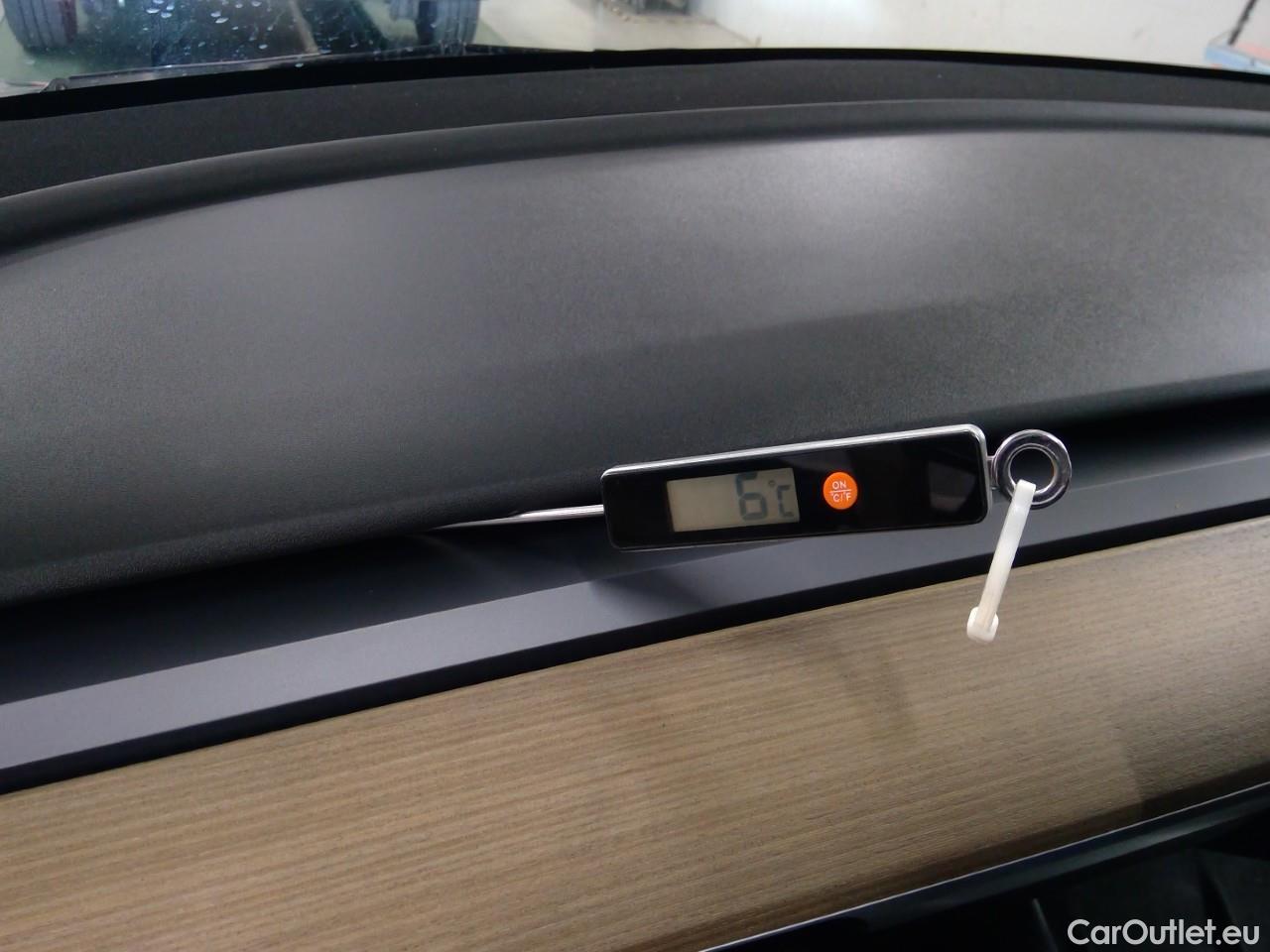 Tesla  Model Y  75kWh Long-Range AWD #8