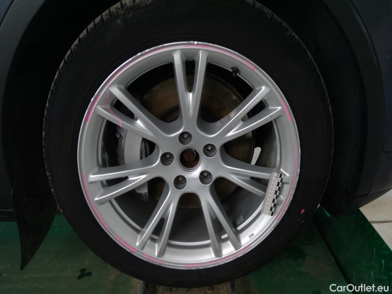 Tesla  Model Y  75kWh Long-Range AWD #48