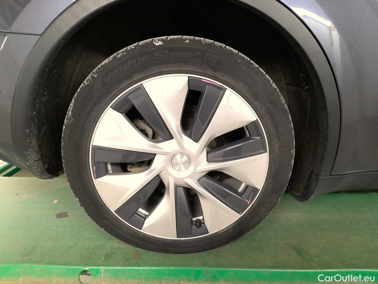 Tesla  Model Y  75kWh Long-Range AWD #19