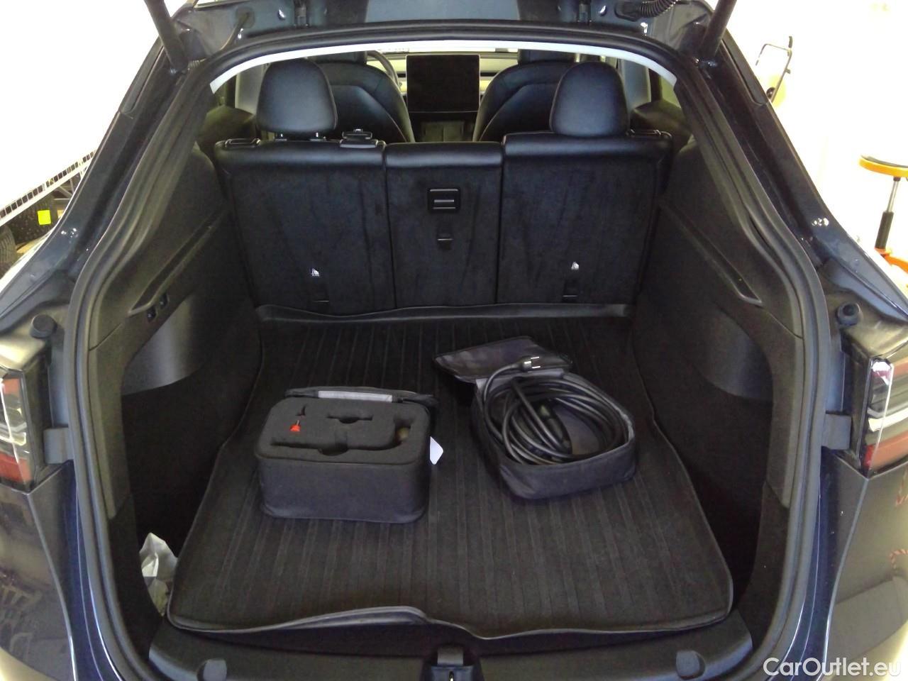 Tesla  Model Y  75kWh Long-Range AWD #10