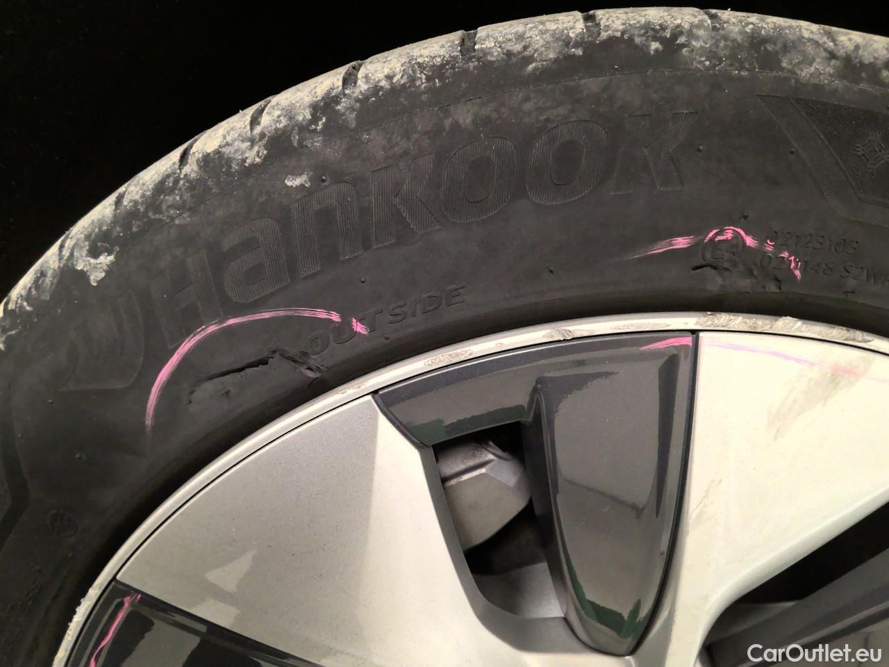 Tesla  Model Y  75kWh Long-Range AWD #16