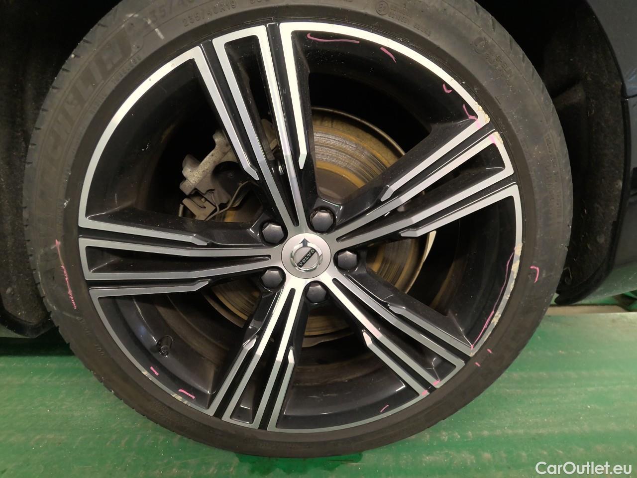 Volvo  V60  T6 AWD Inscript.Rechar.Aut #17