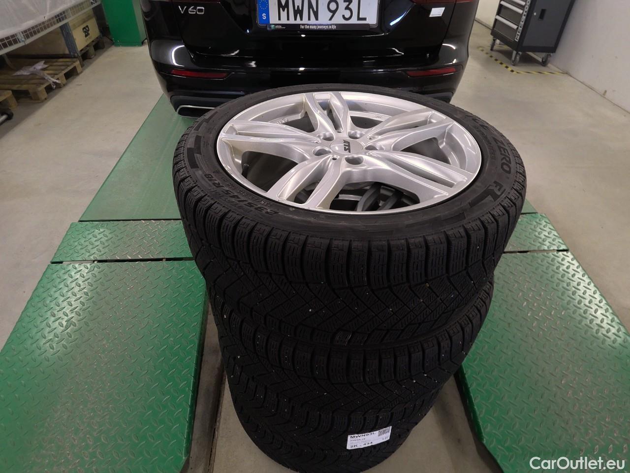 Volvo  V60  T6 AWD Inscript.Rechar.Aut #13