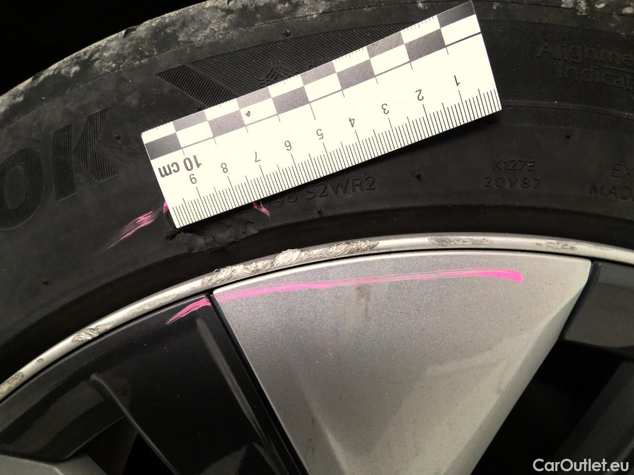 Tesla  Model Y  75kWh Long-Range AWD #15