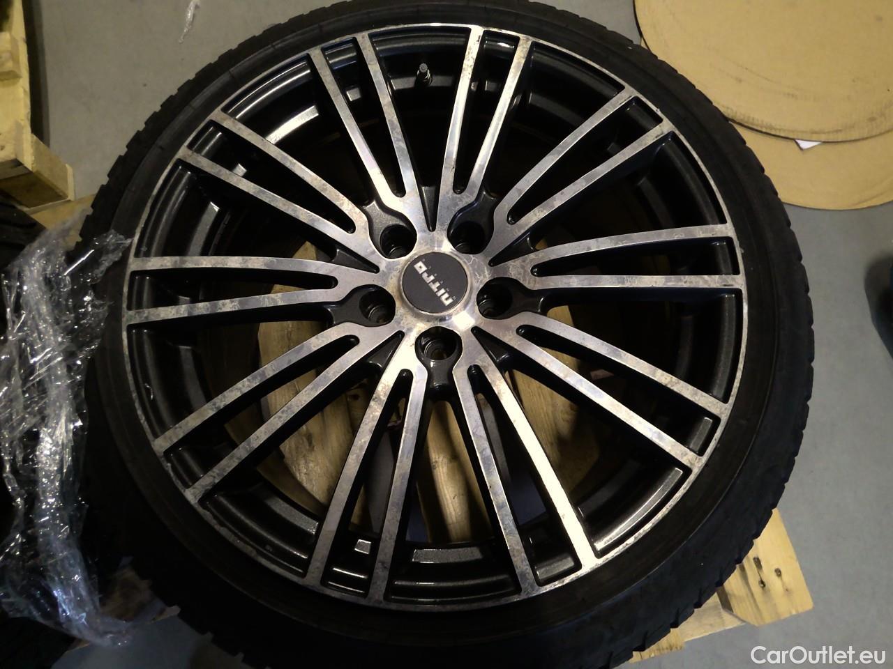 Tesla  Model Y  75kWh Long-Range AWD #11