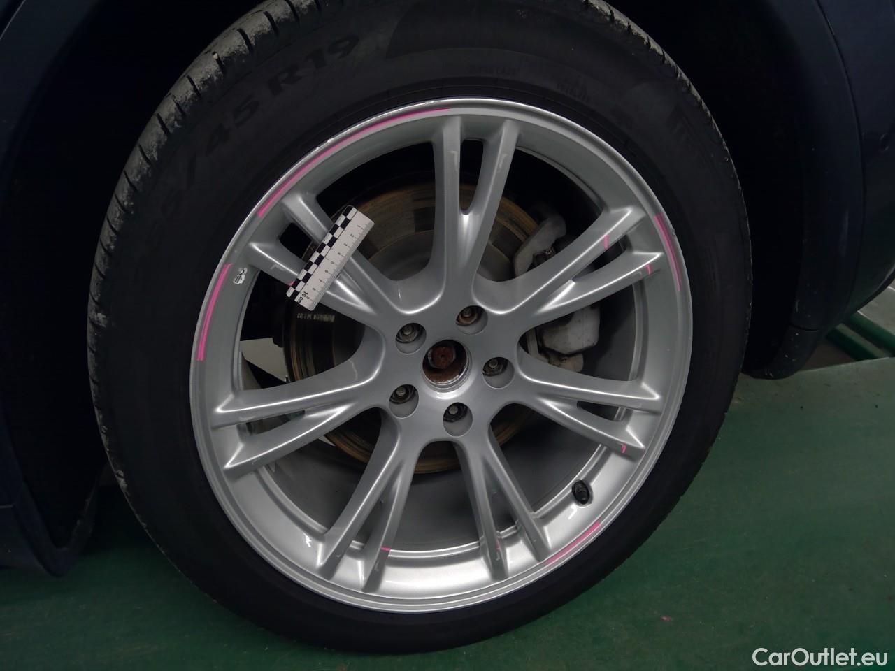 Tesla  Model Y  75kWh Long-Range AWD #29