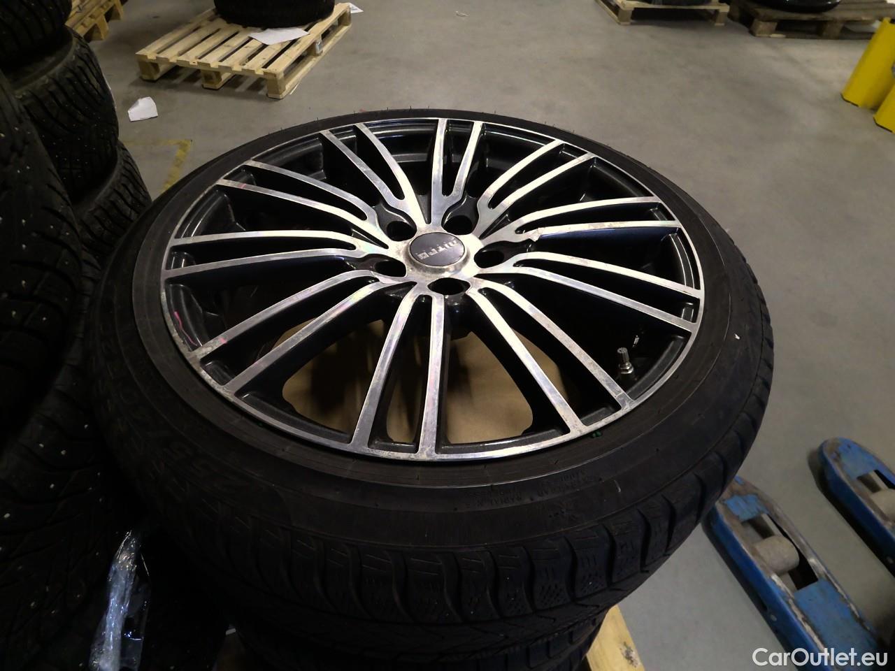 Tesla  Model Y  75kWh Long-Range AWD #7