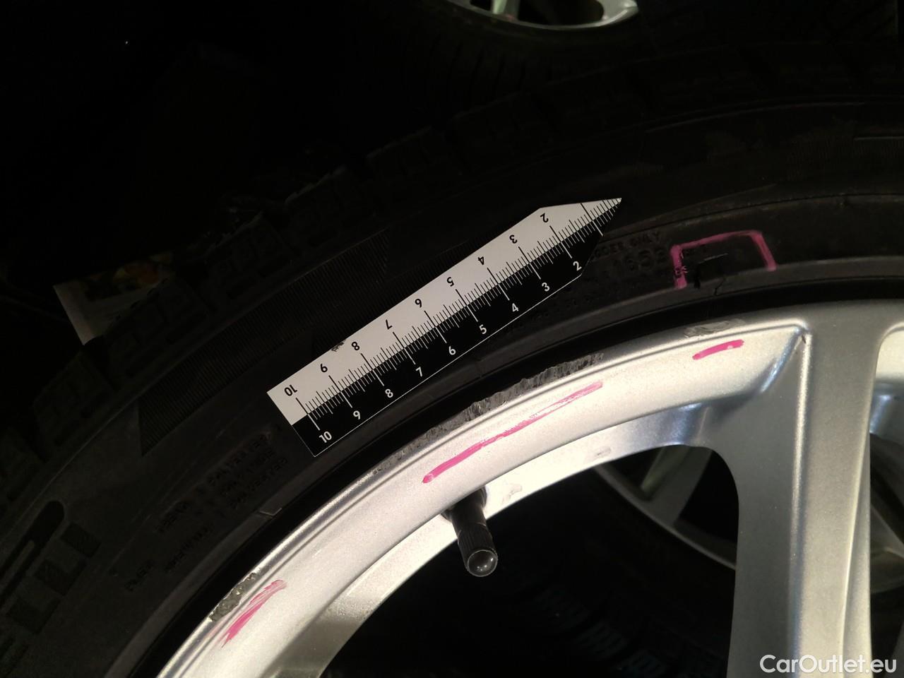 Volvo  V60  T6 AWD Inscript.Rechar.Aut #7