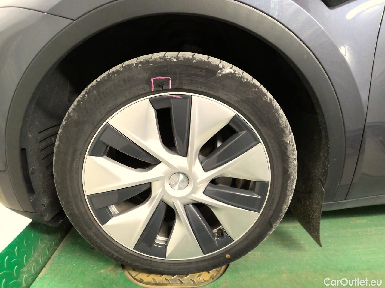 Tesla  Model Y  75kWh Long-Range AWD #25