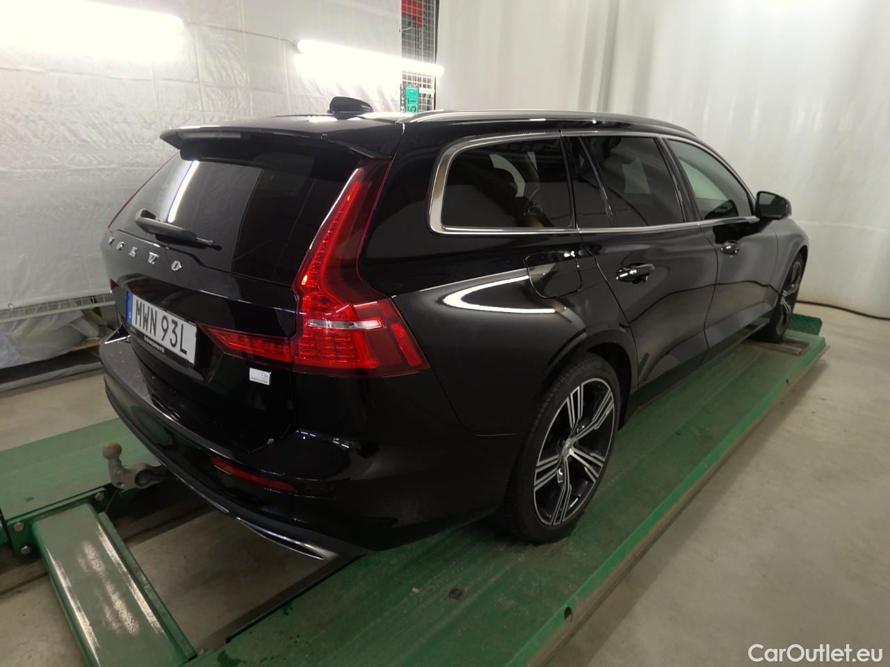 Volvo  V60  T6 AWD Inscript.Rechar.Aut #3
