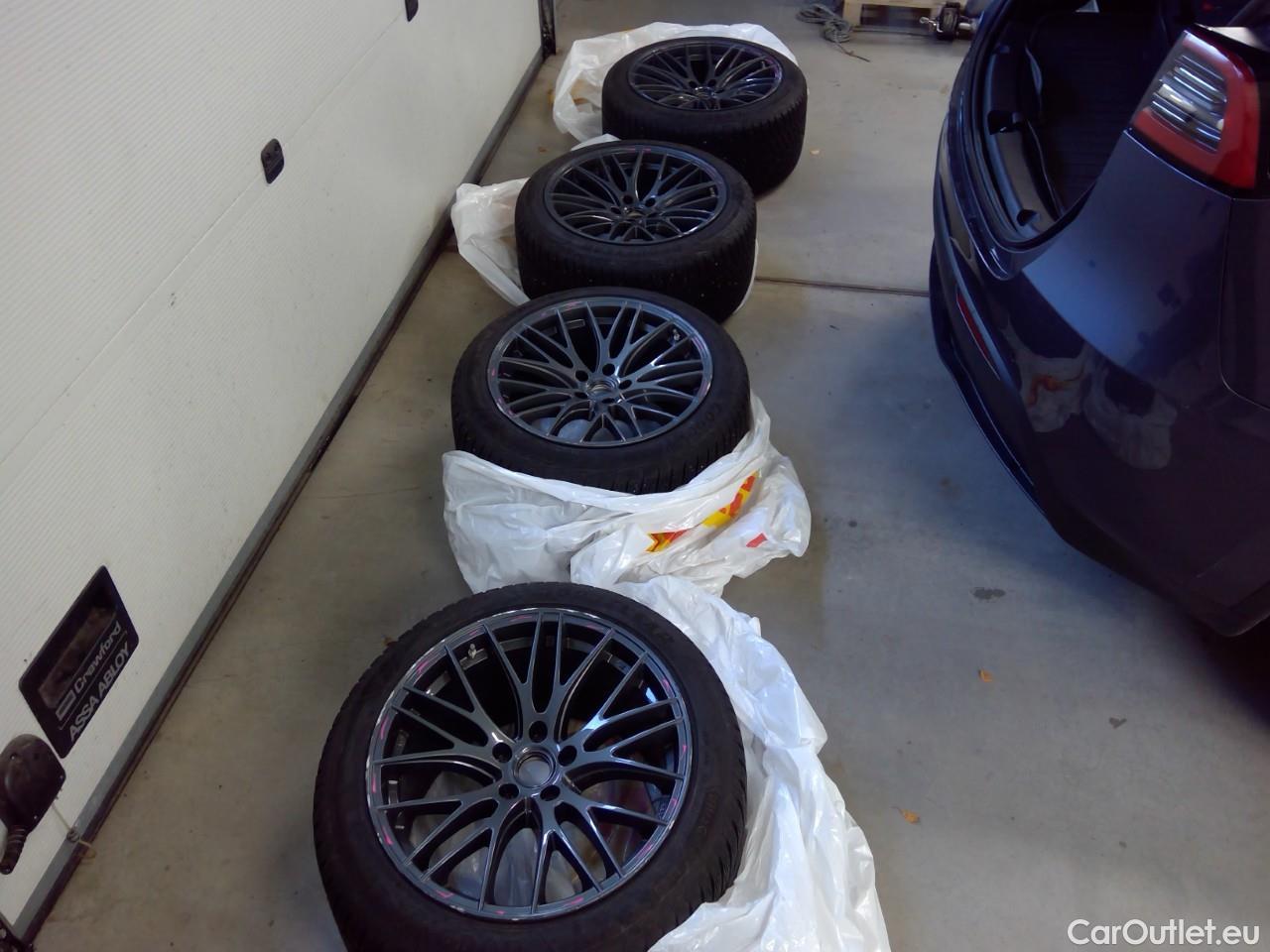 Tesla  Model Y  75kWh Long-Range AWD #14