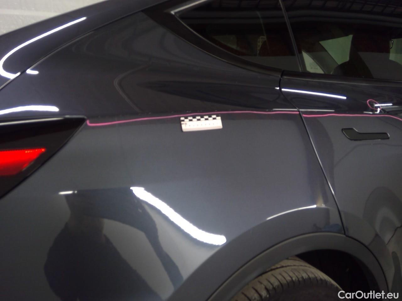 Tesla  Model Y  75kWh Long-Range AWD #38