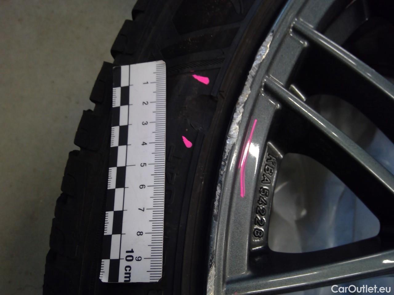 Tesla  Model Y  75kWh Long-Range AWD #4