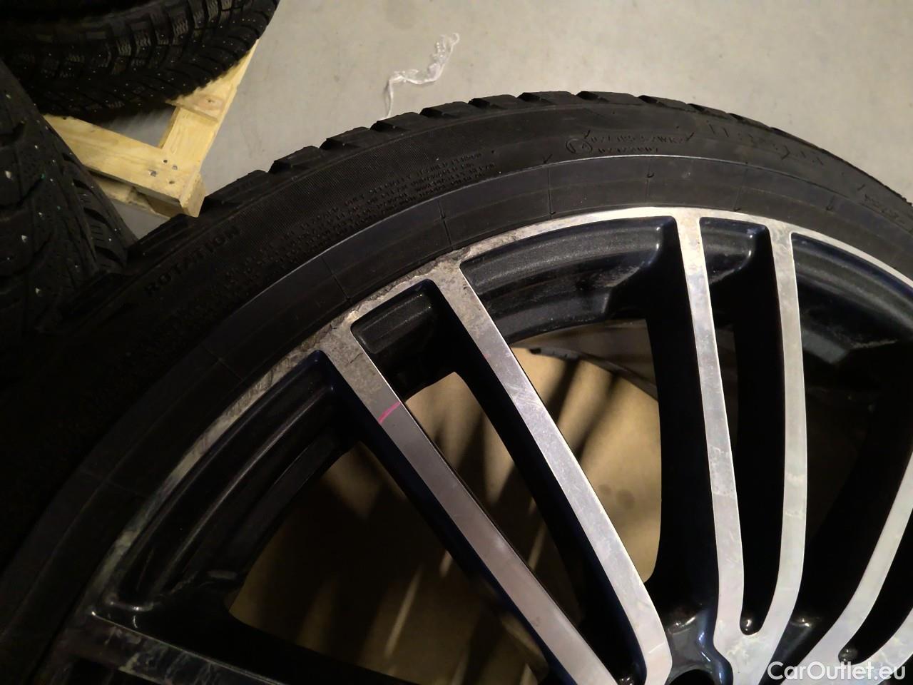 Tesla  Model Y  75kWh Long-Range AWD #5