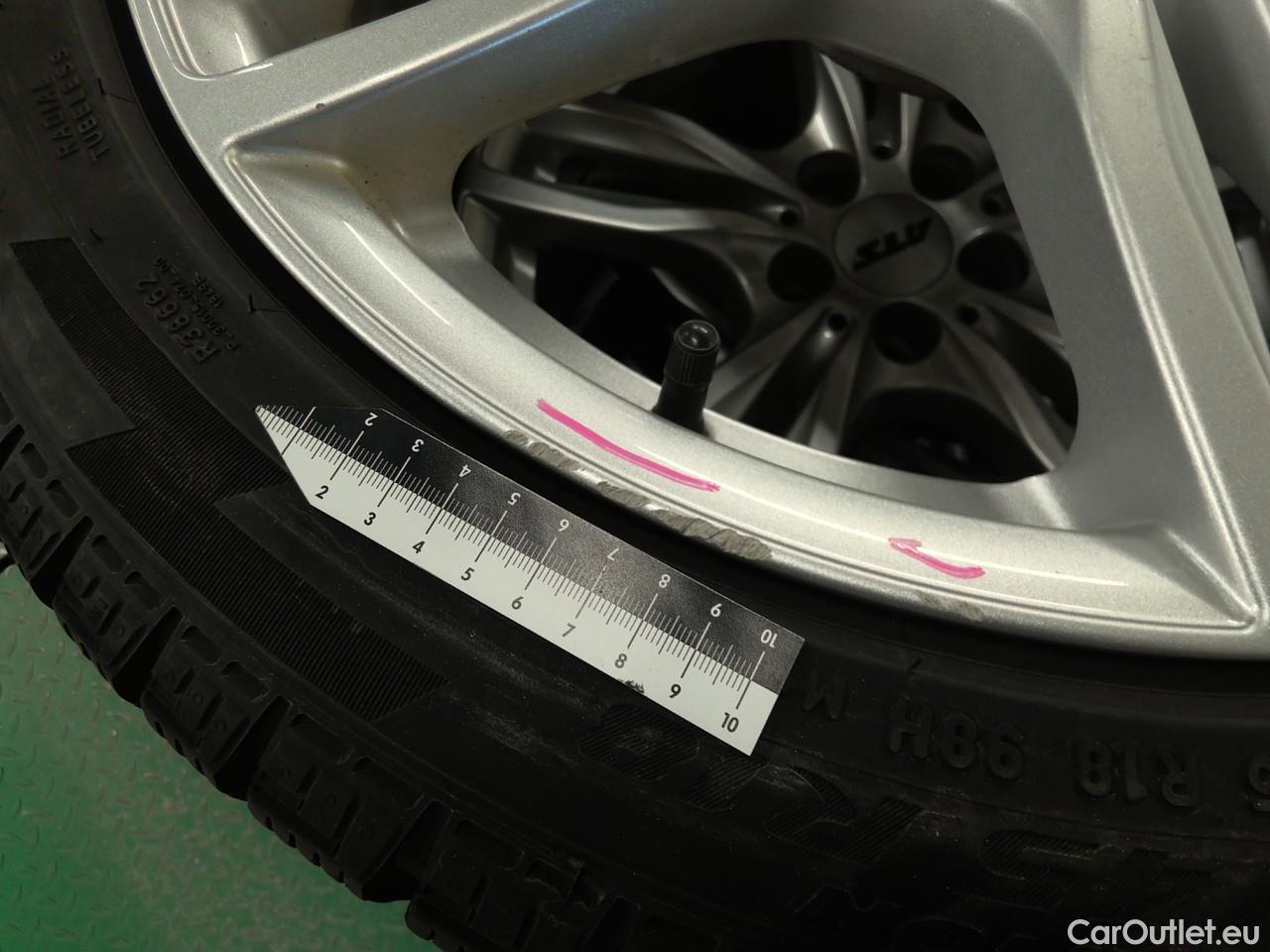 Volvo  V60  T6 AWD Inscript.Rechar.Aut #1