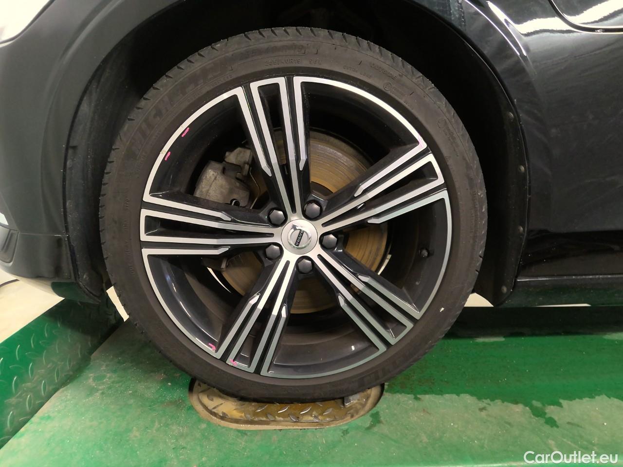 Volvo  V60  T6 AWD Inscript.Rechar.Aut #10