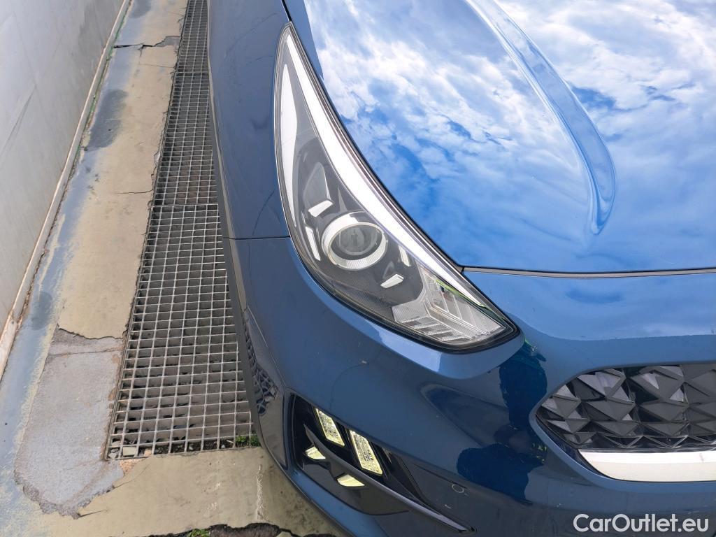 KIA  Niro KIA  / 2019 / 5P / crossover 1.6 GDi PHEV 104kW (141CV) Drive #20