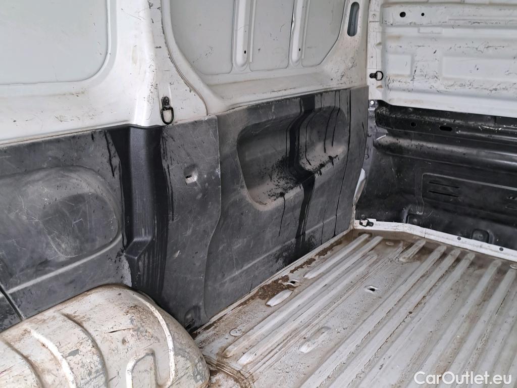  Nissan  NV300 NISSAN  / 2016 / 4P / furgón 2.0dCi 88kW (120CV) L1H1 1T Optima #42