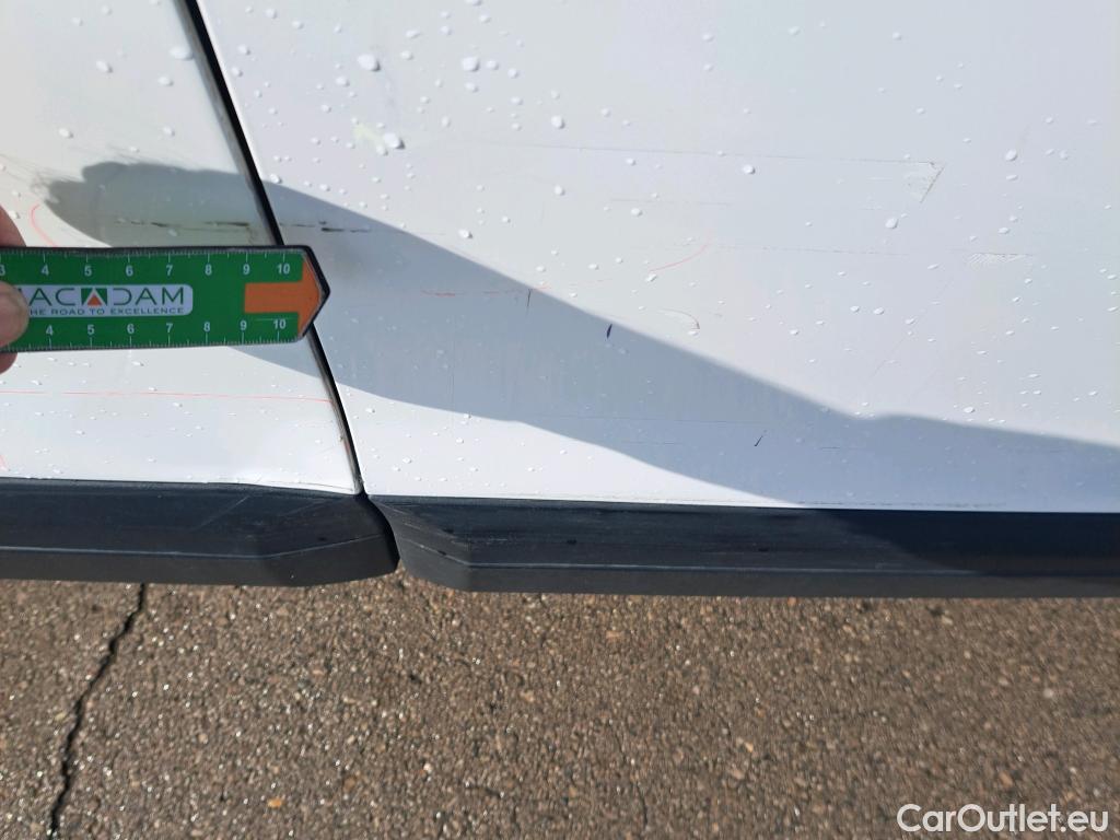  Peugeot  2008 PEUGEOT  / 2019 / 5P / todoterreno Active BlueHDI 81kW (110CV) #28