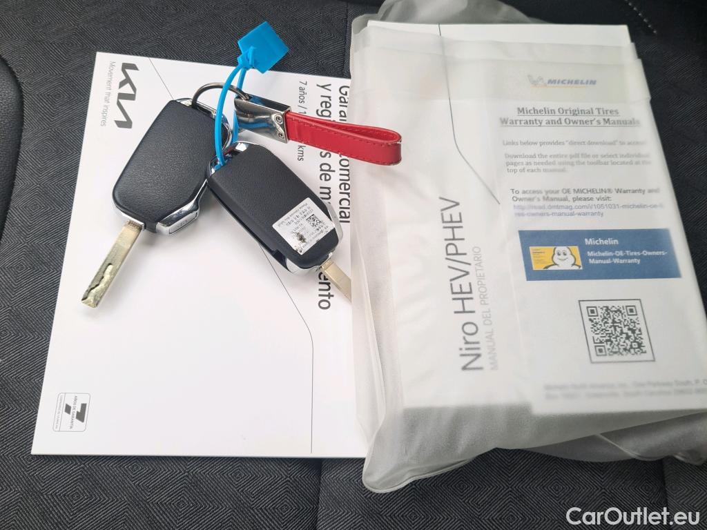 KIA  Niro KIA  / 2019 / 5P / crossover 1.6 GDi PHEV 104kW (141CV) Drive #5