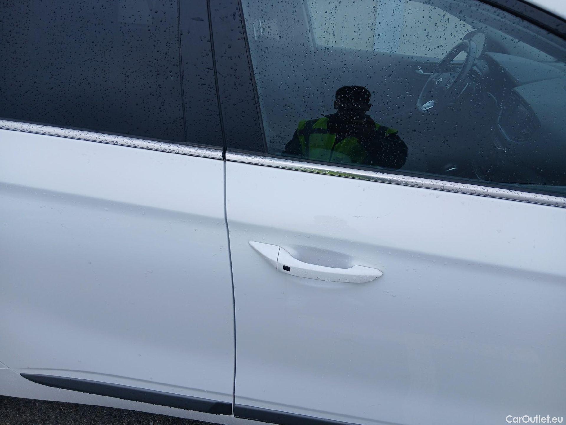  Hyundai   Ioniq HYUNDAI / 2016 / 5P / berlina con portón 1.6 GDI HEV Tecno DCT (AC) #24