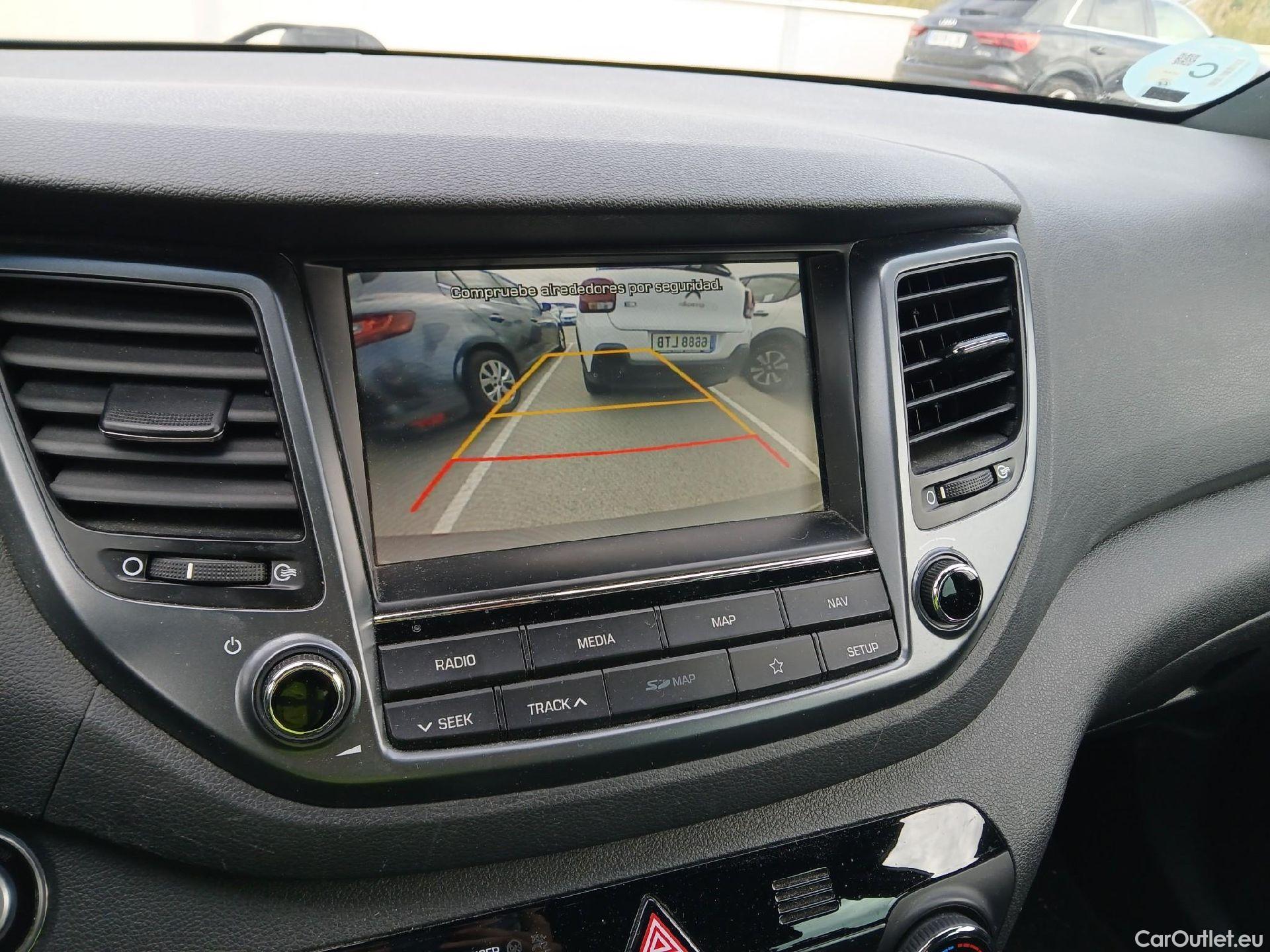 Hyundai  Tucson HYUNDAI  / 2015 / 5P / todoterreno 1.7 CRDi 104kW (141CV) BD Go! DCT 4x2(SP) #12