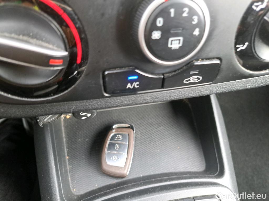 Hyundai  i10 HYUNDAI  / 2020 / 5P / berlina con portón 1.0 Tecno #1