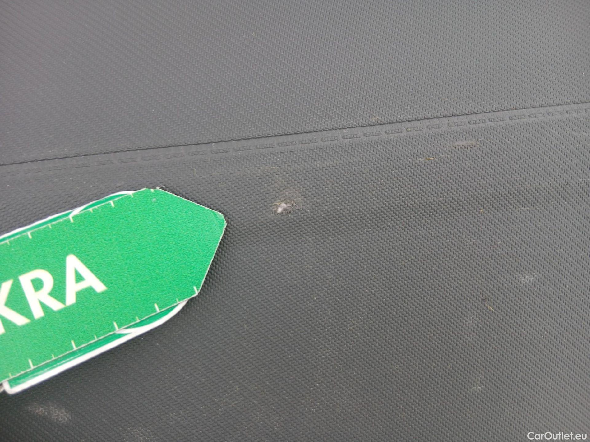  Hyundai   Ioniq HYUNDAI / 2016 / 5P / berlina con portón 1.6 GDI HEV Tecno DCT (AC) #4