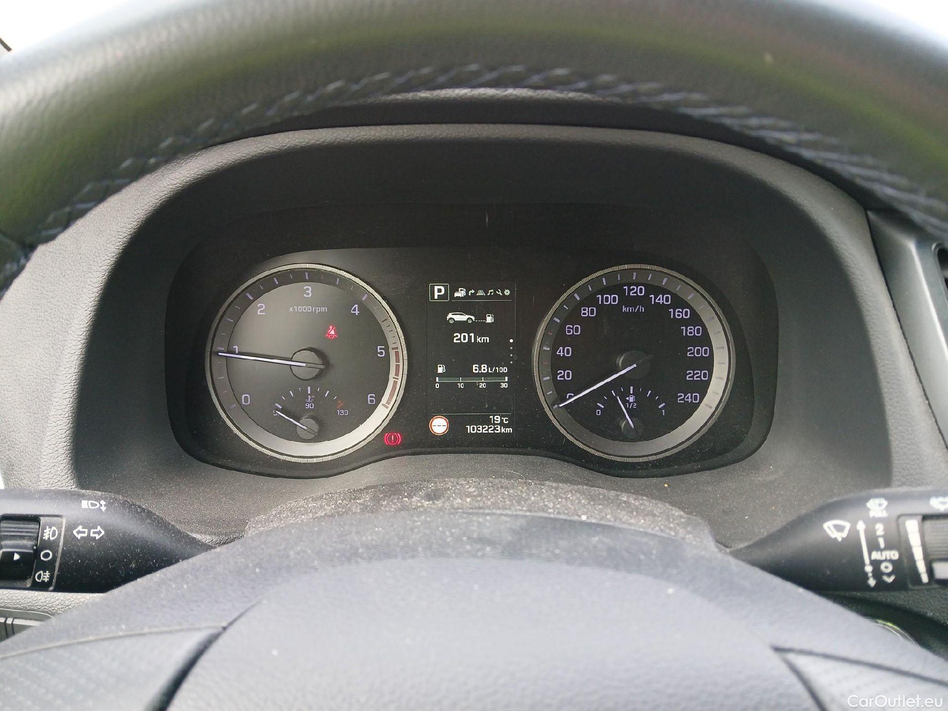 Hyundai  Tucson HYUNDAI  / 2015 / 5P / todoterreno 1.7 CRDi 104kW (141CV) BD Go! DCT 4x2(SP) #4